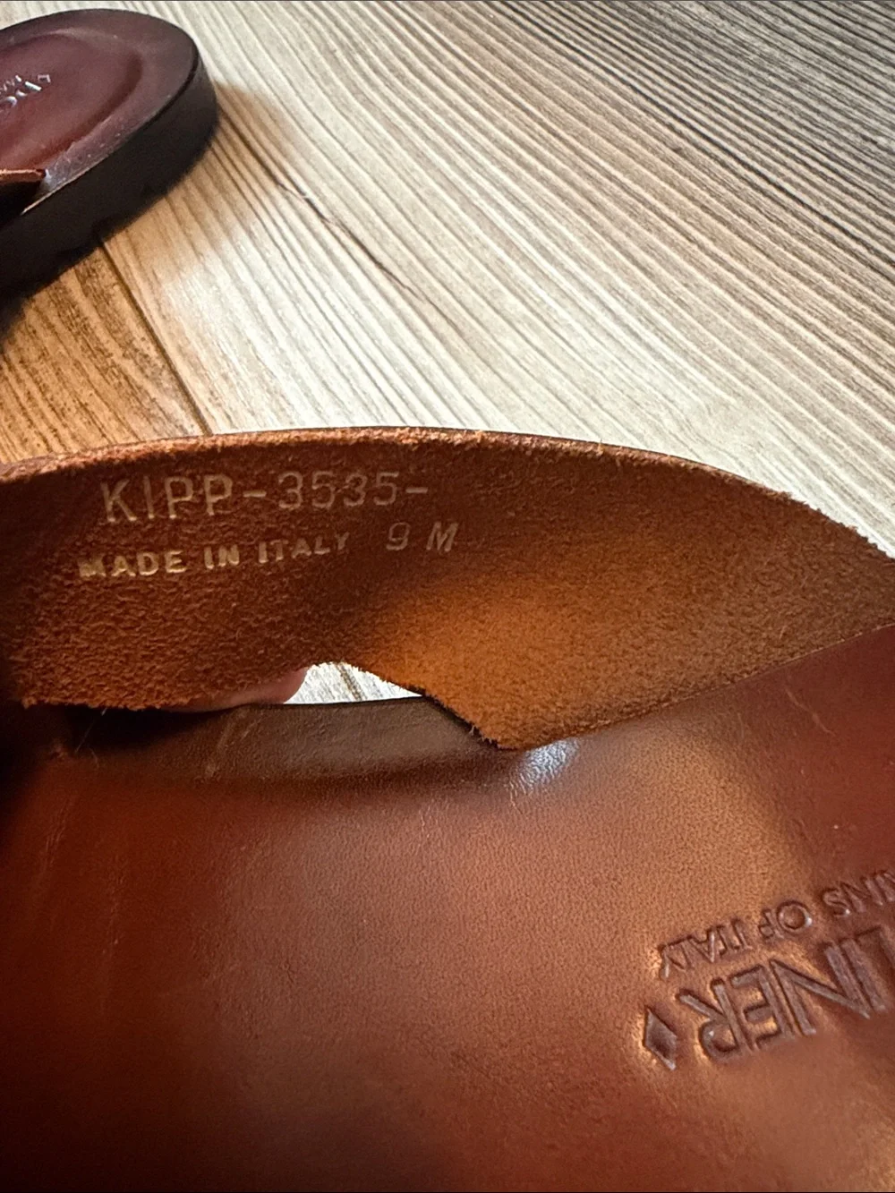 Men’s Donald J. Pliner Leather Slip-On Sandals, Size 9.